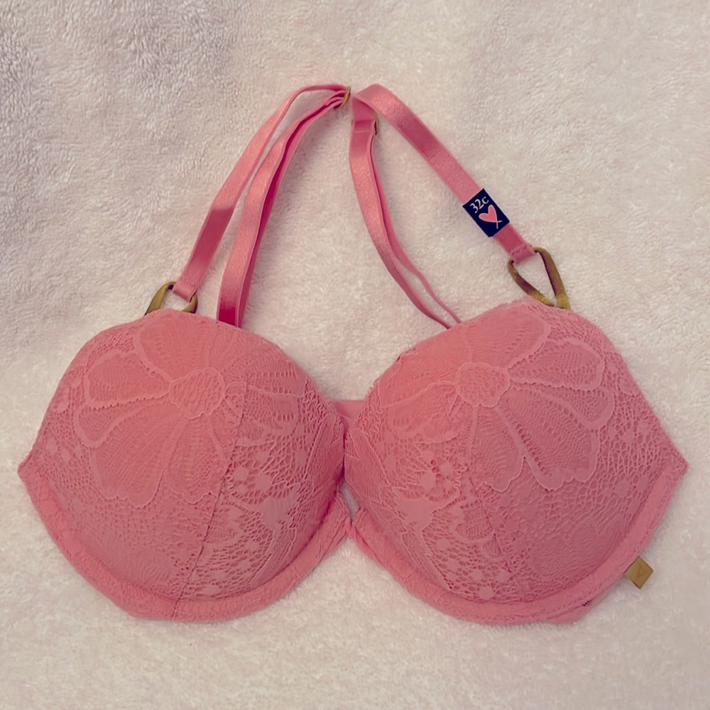 VICTORIA'S SECRET
Sexy Tee Push-Up Bra
Brand New!
Size: 32C 
Material: Lace